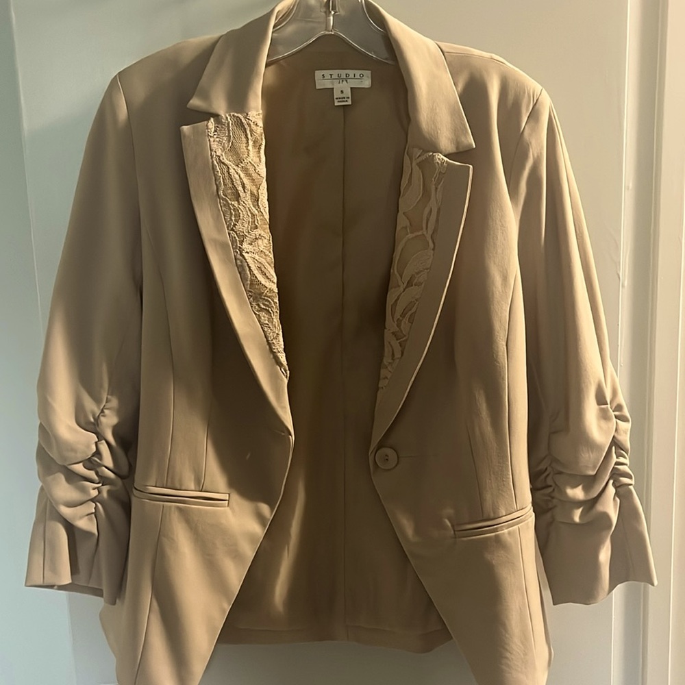 Feminine, Cream Blazer. Size small. One button to define figure.
